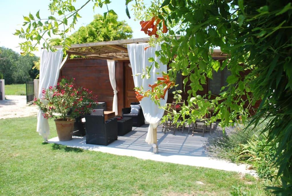 Le Cabanon Tendance Du Luberon Mérindol Exterior foto
